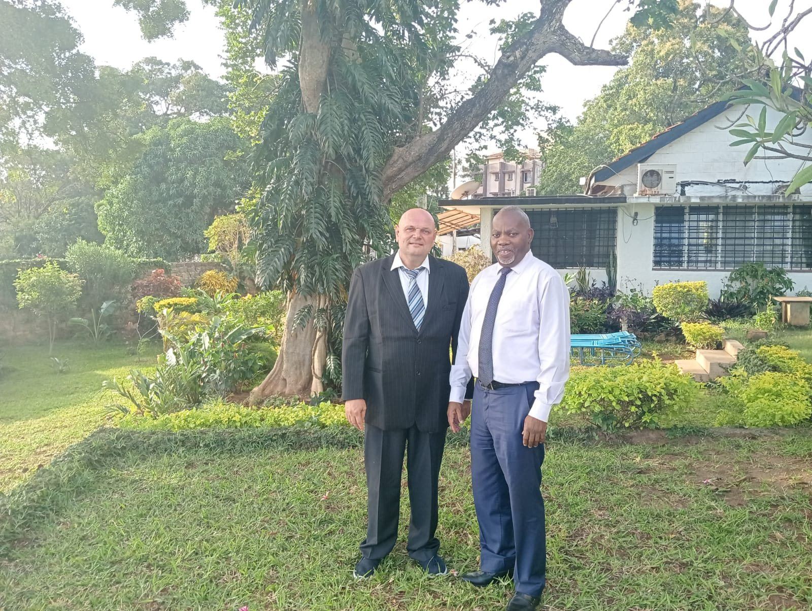 Stefan Maier Gleixner with a business partner in the office garden
